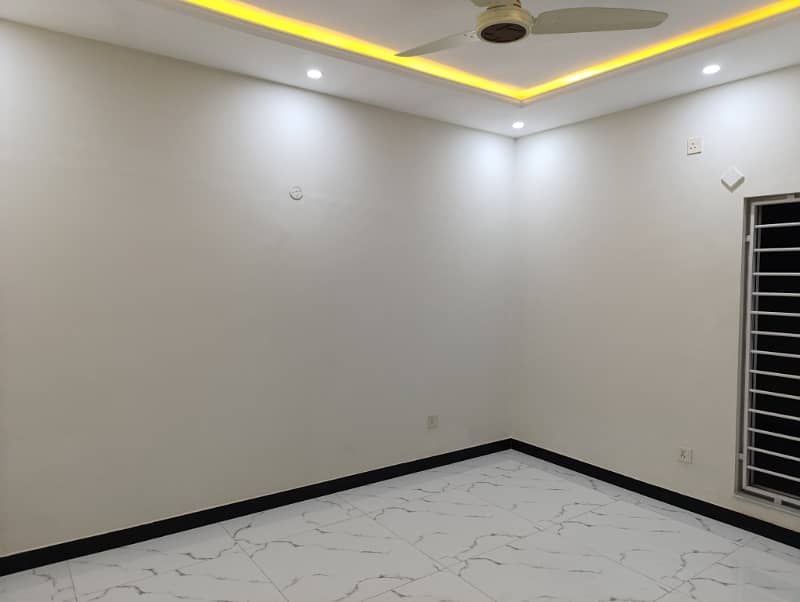 1 KANAL 60*90 DOUBLE STOREY HOUSE IS AVAILABLE FOR RENT IN I-8 ISLAMABAD. 9