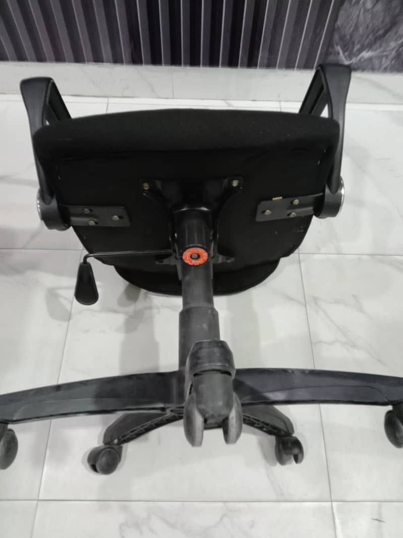 Office Chair for sale 100% ok with heavy machine 2