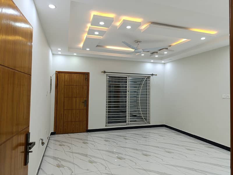 NEW UPPER PORTION IS AVAILABLE FOR RENT IN I-8 ISLAMABAD. 4