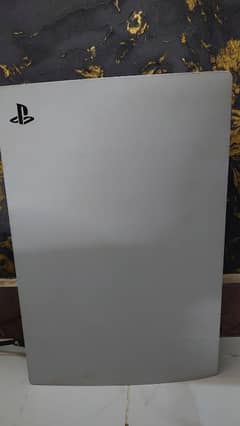 PS5 disc version with 1 original and 3 PS4 controllers plus many games