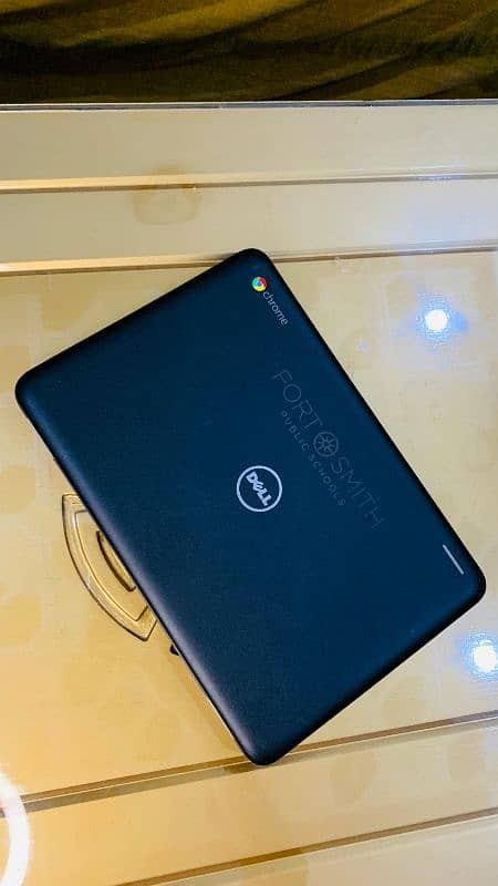 Dell 3180 laptop intel 6th gen 4gb Ram 16gb SSD Window 10 9