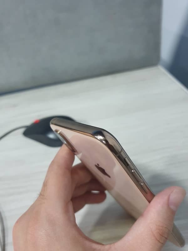 iPhone XS Gold 64GB LLA Non PTA 5