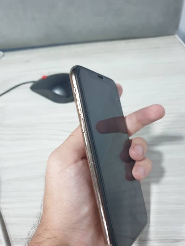 iPhone XS Gold 64GB LLA Non PTA 7