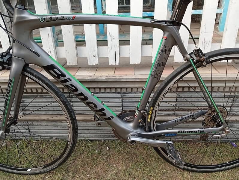 Bianchi complete carbon frame roadbike made in Italy very light weight 2