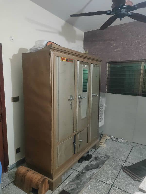 Iron wardrobe, Lohe ki Almaari 1