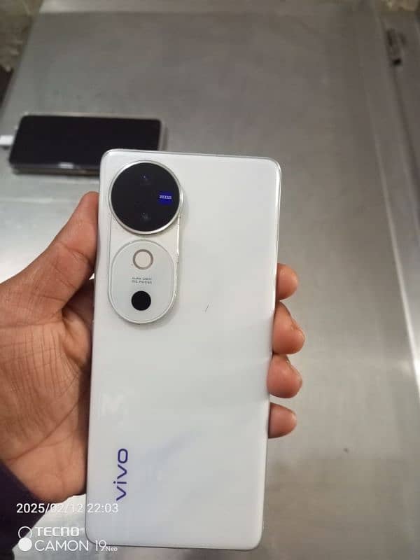 Vivo v40 5g 1