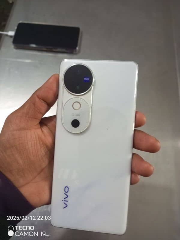 Vivo v40 5g 3