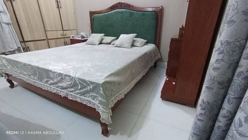 bed with side tables & dressing table 1