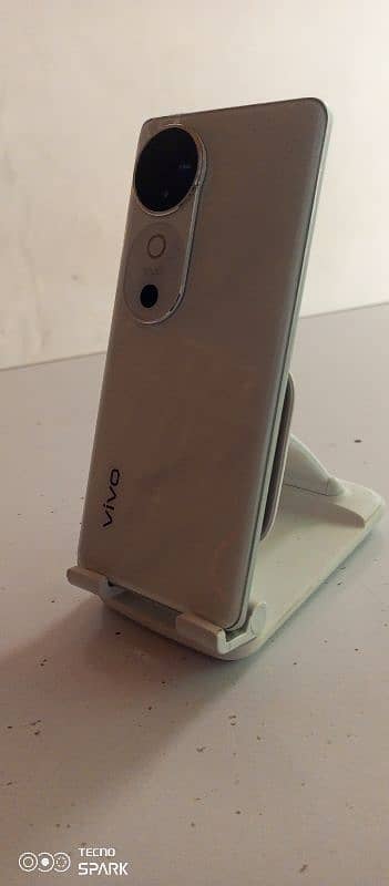 vivo v40 5g mobile 4