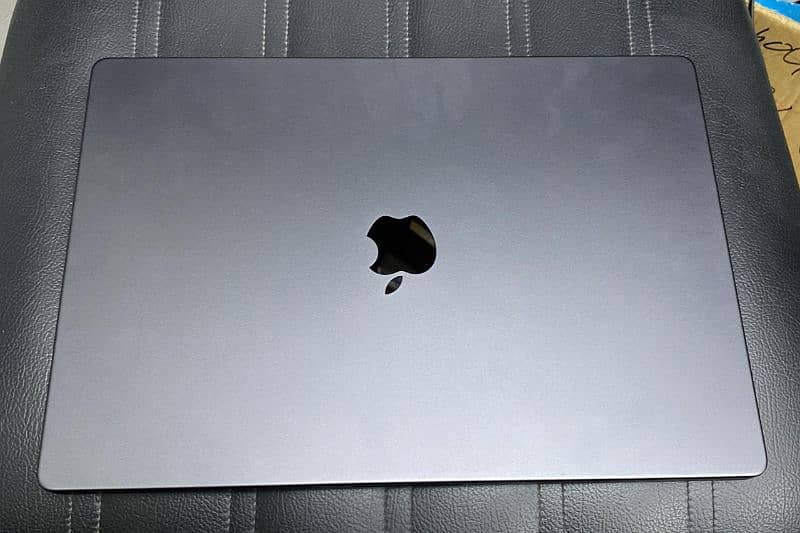 i7 i9 M1 M2. . M3  apple MacBook available 0