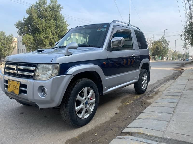 Mitsubishi Pajero Mini 2011 1