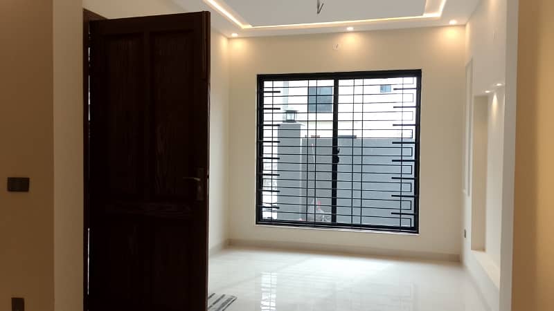 5 MARLA HOUSE FOR RENT DOUBLE STOREY 9