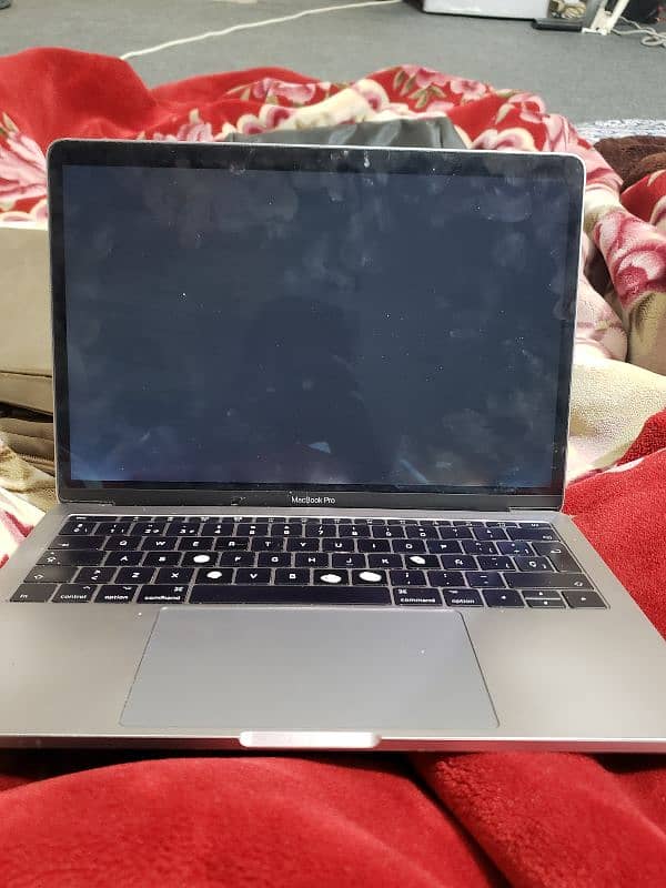 MacBook pro 2017 16gb 256gb ssd Just lcd issue 11