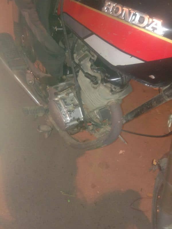 Honda 125 good condition 0/,3,/0,/0,/2,/9/,6,/1,/4,/1,/5/ 5