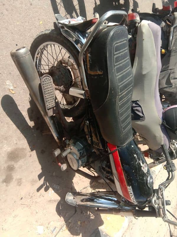 Honda 125 good condition 0/,3,/0,/0,/2,/9/,6,/1,/4,/1,/5/ 8