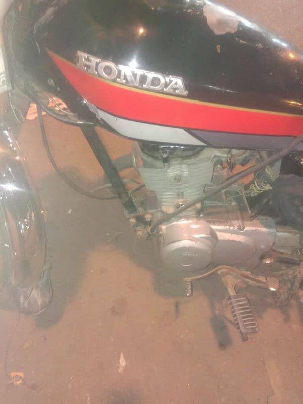 Honda 125 good condition 0/,3,/0,/0,/2,/9/,6,/1,/4,/1,/5/ 9