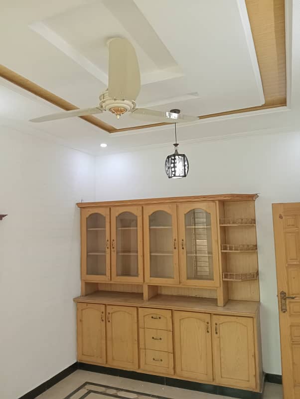 4marla 4beds neat and clean house for rent in G 13 4 islamabad 3