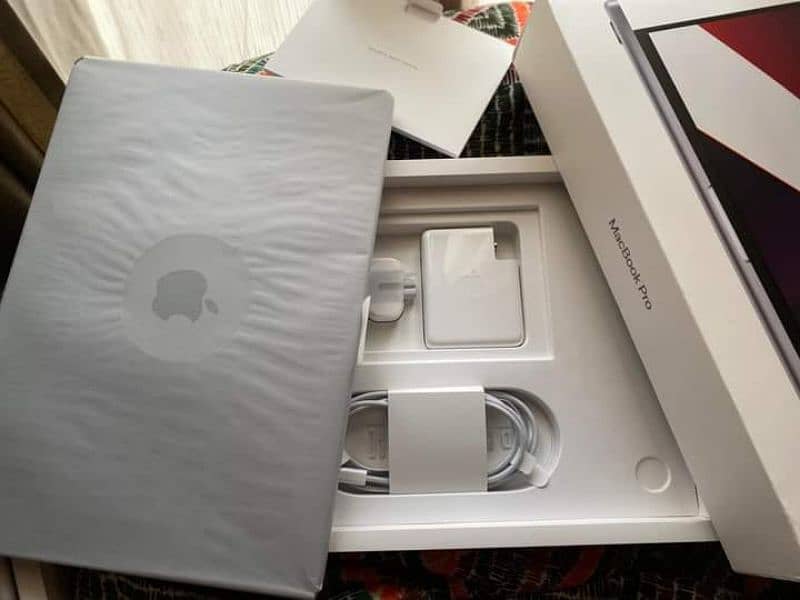 apple MacBook pro apple MacBook air core i7 processor m1 with box 1