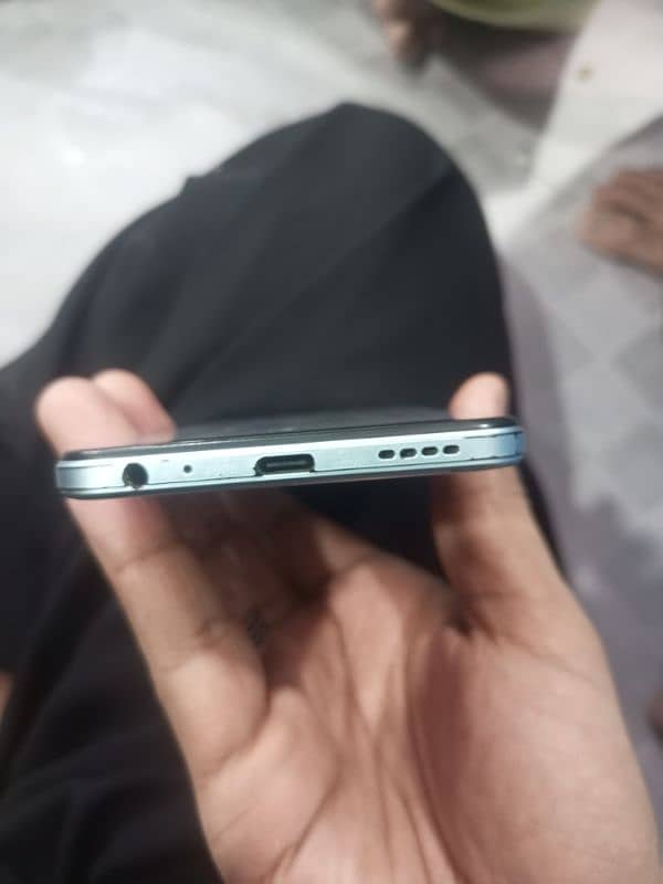 Exchange waly aa jao vivo y21  4/64 good condition 4