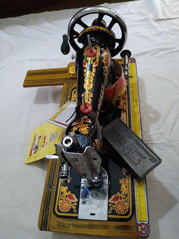 Rocket Hand Sewing Machine with Complete Accessories 6