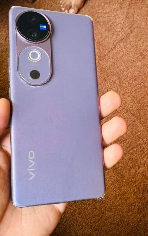 V40 mobile  in 10/10 condition 4