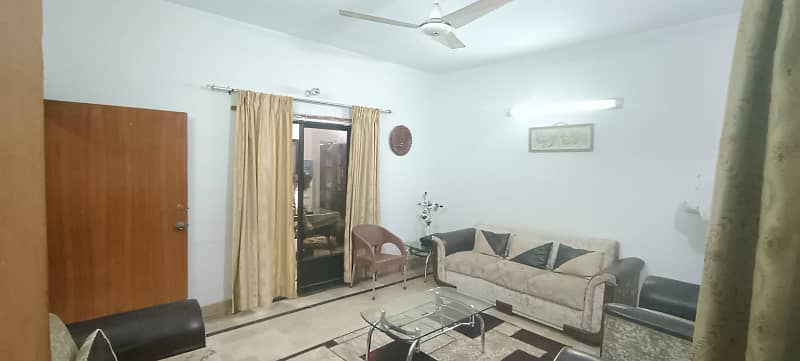 SECTOR-15-A/4 BEAUTIFUL G+2, FULLY RENOVATED,ROAD SE UNCHA HAI, BUFFER ZONE 0