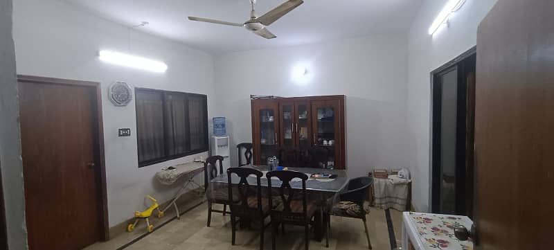 SECTOR-15-A/4 BEAUTIFUL G+2, FULLY RENOVATED,ROAD SE UNCHA HAI, BUFFER ZONE 5