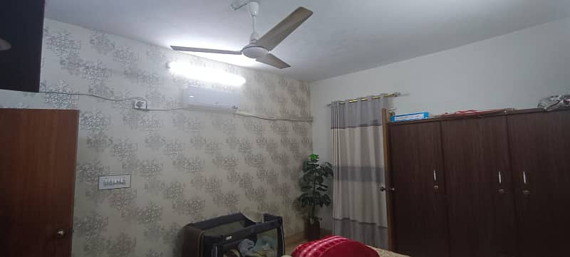 SECTOR-15-A/4 BEAUTIFUL G+2, FULLY RENOVATED,ROAD SE UNCHA HAI, BUFFER ZONE 14