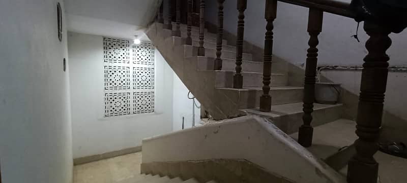 SECTOR-15-A/4 BEAUTIFUL G+2, FULLY RENOVATED,ROAD SE UNCHA HAI, BUFFER ZONE 17