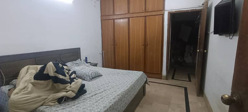 SECTOR-15-A/4 BEAUTIFUL G+2, FULLY RENOVATED,ROAD SE UNCHA HAI, BUFFER ZONE 20