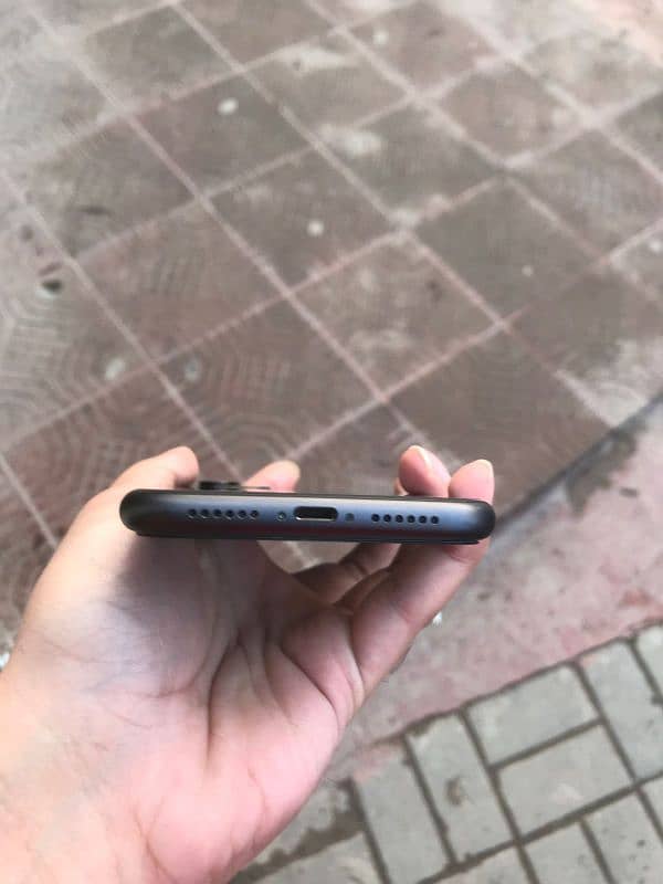 IPhone 11 Lush Condition 4