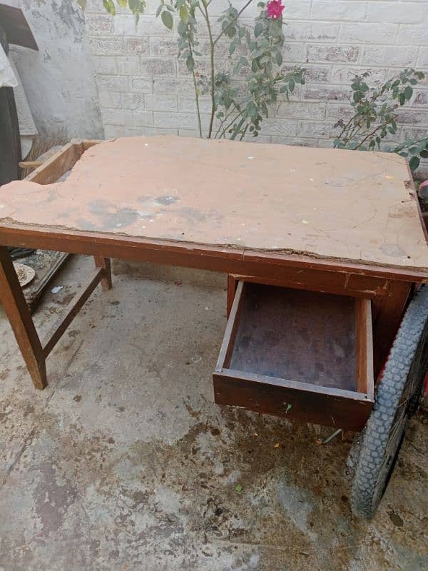 iron table for sale condition normal 2