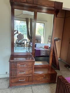 Wooden Dressing Table for Sale – Elegant & Spacious