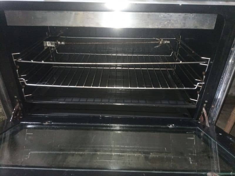 urgent sale cooking range 1