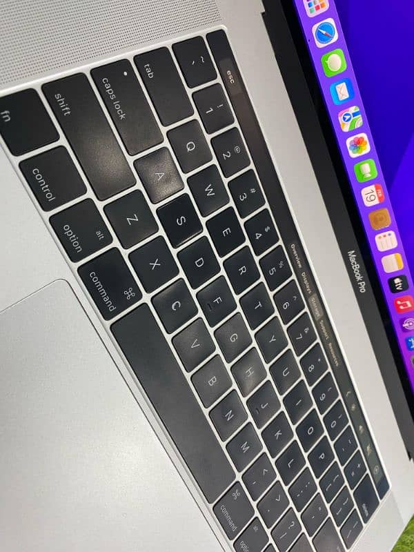 MACBOOK PRO 2016 15"  (CORE I7) (16/512) 3