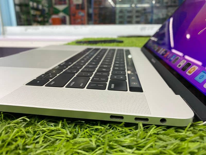 MACBOOK PRO 2016 15"  (CORE I7) (16/512) 4