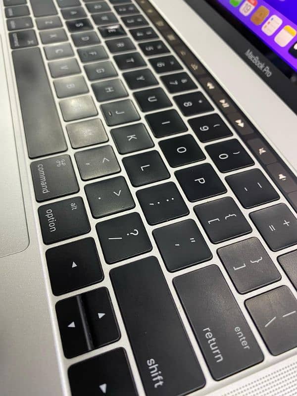 MACBOOK PRO 2016 15"  (CORE I7) (16/512) 7