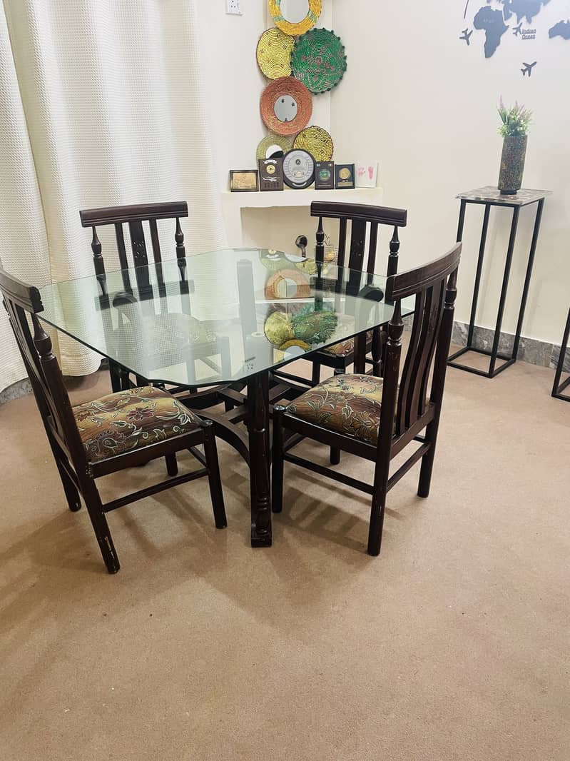 Dinning table 0