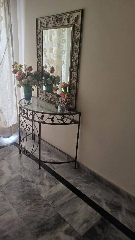 console  mirror and other household items are selling 0