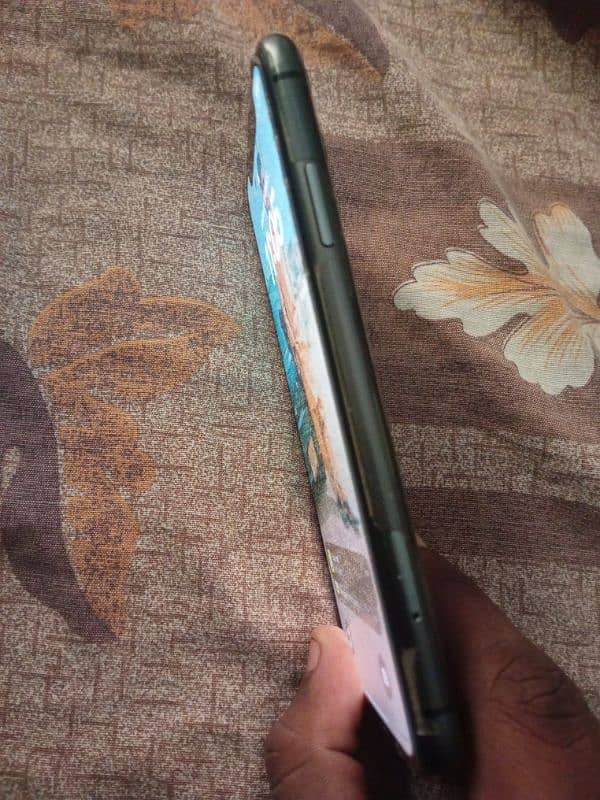 I'm selling my I phone 11 non pta jv back camera Sahi nh hai 2