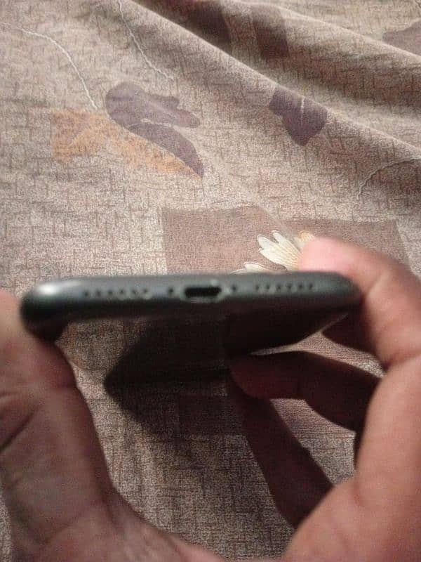 I'm selling my I phone 11 non pta jv back camera Sahi nh hai 4