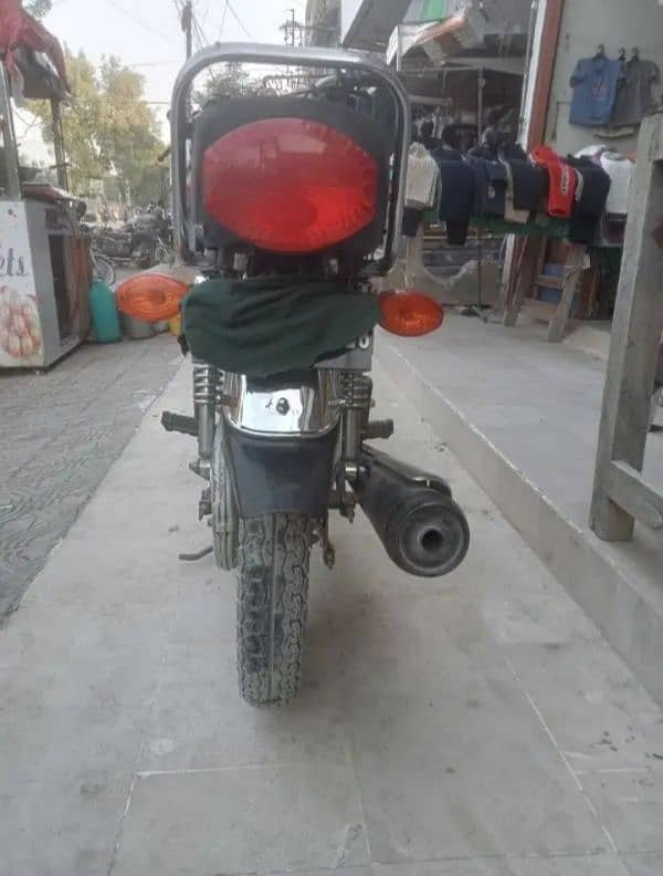 Honda 125 Karachi no 6