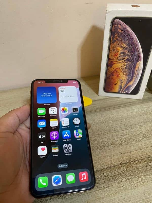 iPhone xs max 256 GB my WhatsApp number 03354716128 3