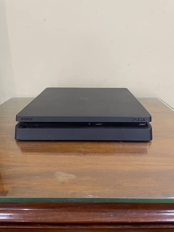 PlayStation 4 slim (ps4) 1