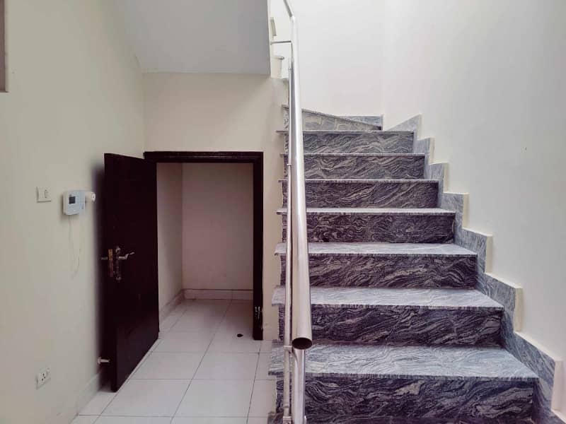 6.11 MARLA USED HOUSE FOR SALE IN SECTOR E BAHRIA TOWN LAHORE 0