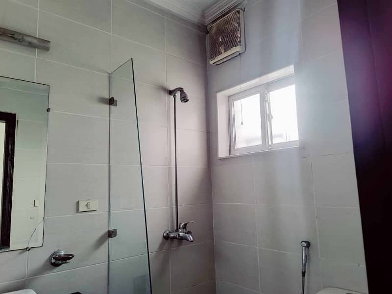 6.11 MARLA USED HOUSE FOR SALE IN SECTOR E BAHRIA TOWN LAHORE 3