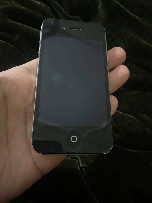 iphone 4s (scratchless PTA approved) 4