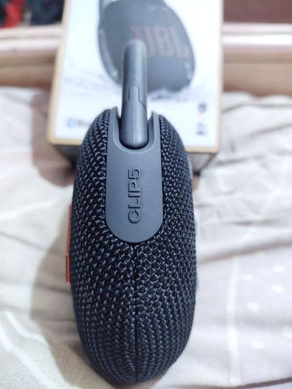 JBL clip 5 Bluetooth speaker 3