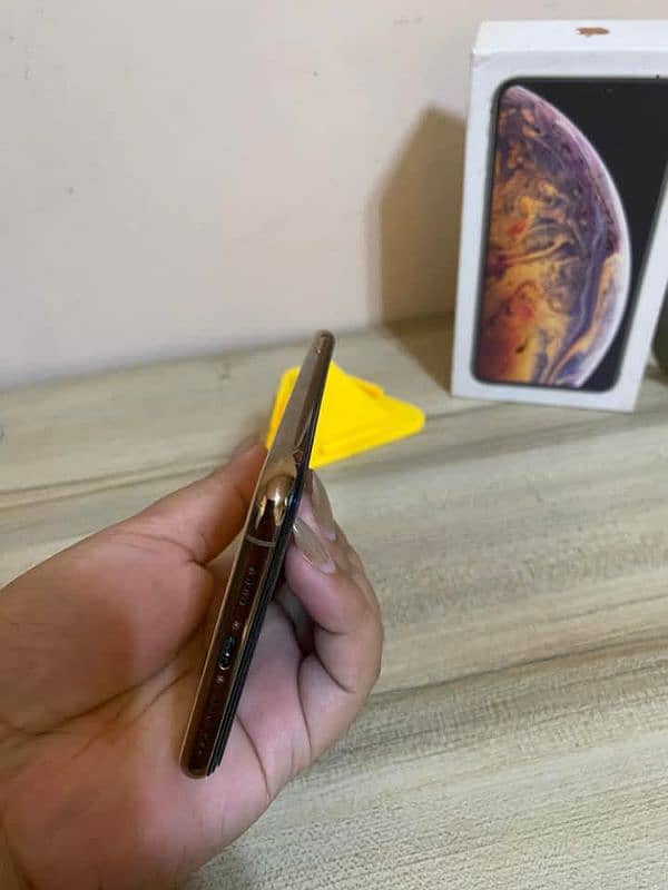 iPhone xs max 256 GB computer box my WhatsApp number 03354716128 2