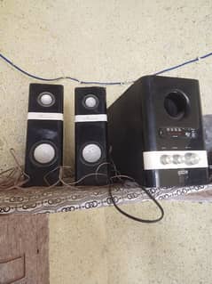 amplifier boofer speakers. .